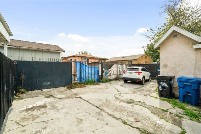 9538 Compton Avenue, Los Angeles, CA 90002 — photo 26 of 33