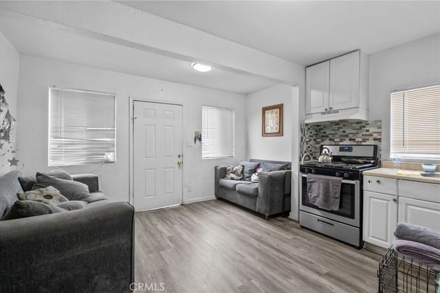 9538 Compton Avenue, Los Angeles, CA 90002 — photo 5 of 33