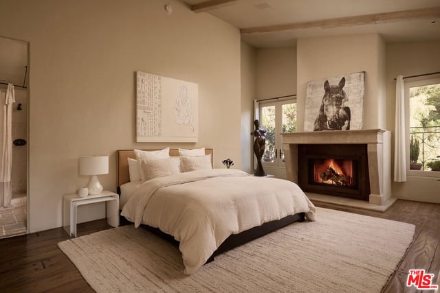 1372 Benedict Canyon Drive, Los Angeles, CA 90210 — photo 11 of 30