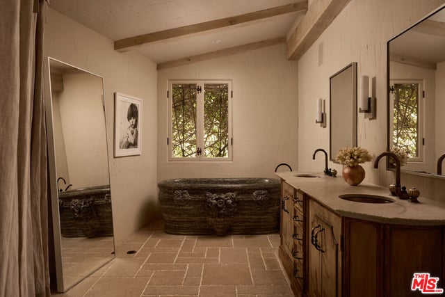 1372 Benedict Canyon Drive, Los Angeles, CA 90210 — photo 13 of 30