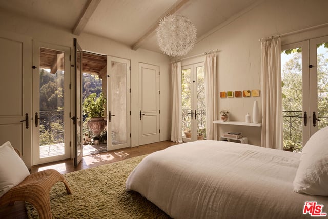 1372 Benedict Canyon Drive, Los Angeles, CA 90210 — photo 14 of 30