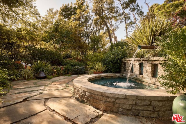 1372 Benedict Canyon Drive, Los Angeles, CA 90210 — photo 24 of 30