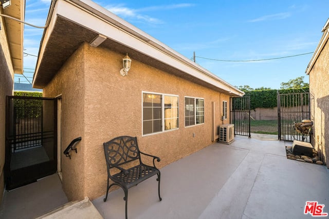 537 Stanford Road, Burbank, CA 91504 — photo 26 of 50
