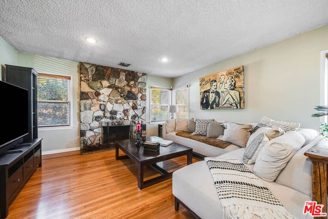 537 Stanford Road, Burbank, CA 91504 — photo 8 of 50