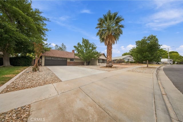 43818 Halcom, Lancaster, CA 93536 — photo 2 of 26