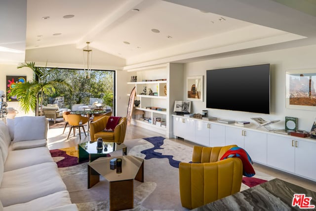 8080 Laurel View Drive, West Hollywood, CA 90069 — photo 13 of 31