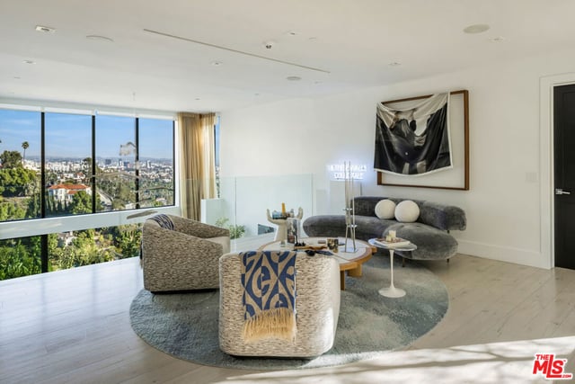 8080 Laurel View Drive, West Hollywood, CA 90069 — photo 17 of 31
