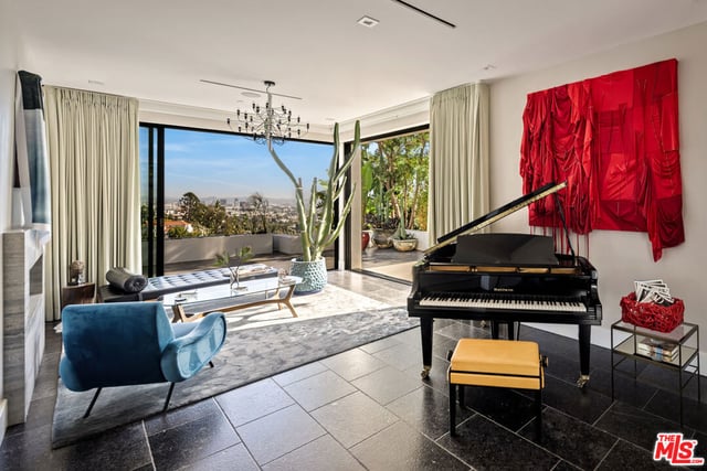 8080 Laurel View Drive, West Hollywood, CA 90069 — photo 3 of 31