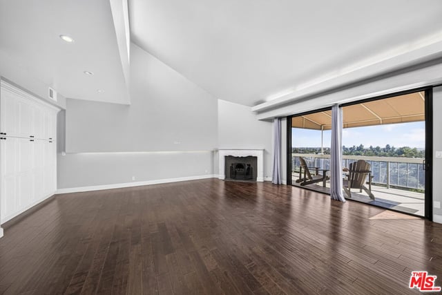 4460 Wilshire Boulevard 701, Los Angeles, CA 90010 — photo 11 of 34