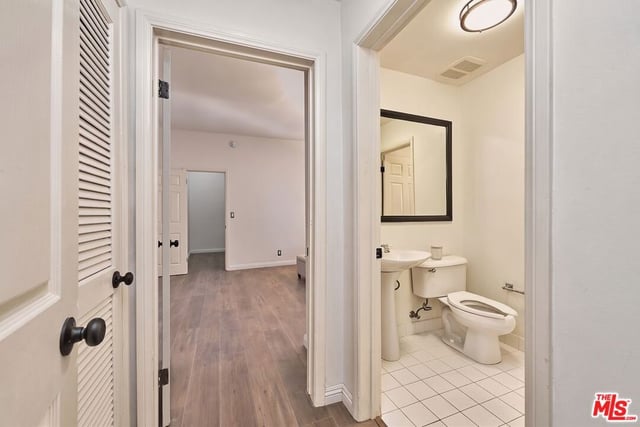 420 S Barrington Avenue 102, Los Angeles, CA 90049 — photo 14 of 33