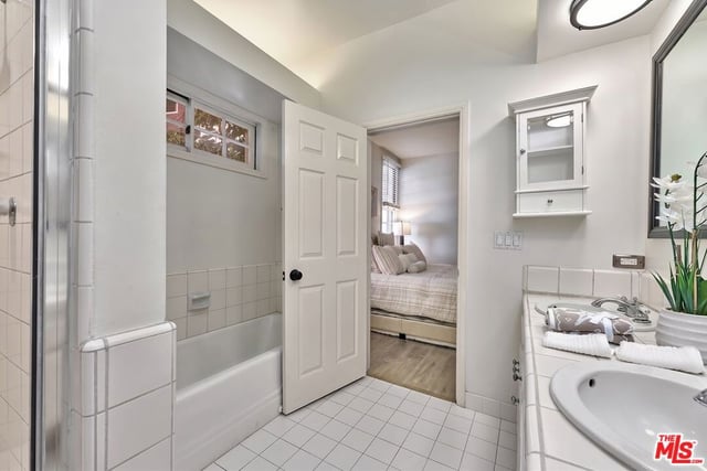 420 S Barrington Avenue 102, Los Angeles, CA 90049 — photo 19 of 33