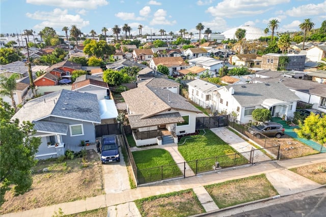 1116 W 76th Street, Los Angeles, CA 90044 — photo 30 of 33