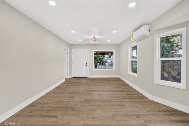 1116 W 76th Street, Los Angeles, CA 90044 — photo 5 of 33