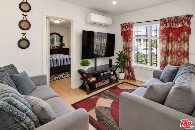 618 E 50th Street, Los Angeles, CA 90011 — photo 9 of 12