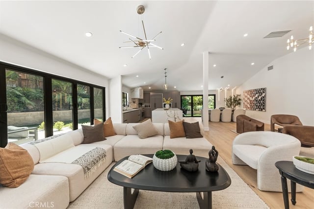 22850 Margarita, Woodland Hills, CA 91364 — photo 7 of 42