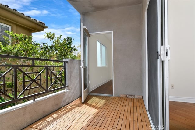 4424 Whitsett Avenue 107, Studio City, CA 91604 — photo 17 of 58