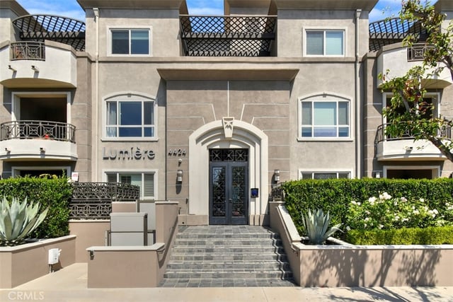 4424 Whitsett Avenue 107, Studio City, CA 91604 — photo 4 of 58