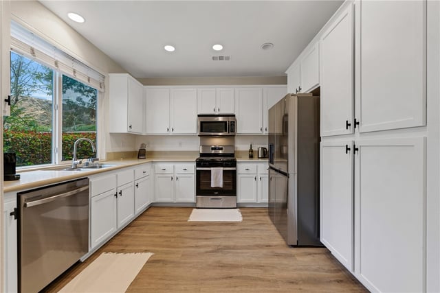 28024 Catherine, Canyon Country, CA 91351 — photo 9 of 37