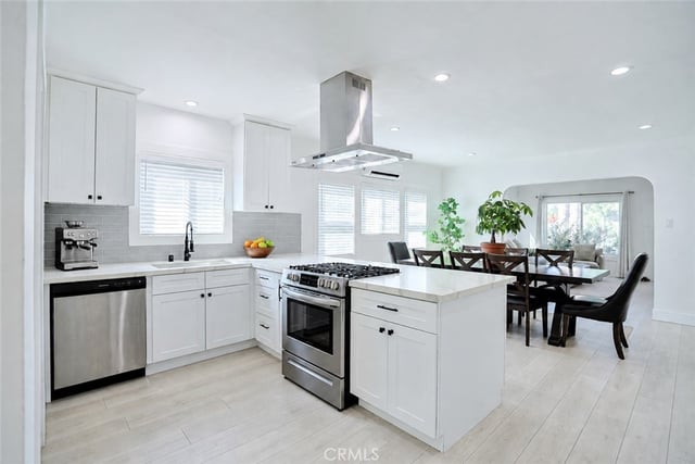 9450 S Harvard, Los Angeles, CA 90047 — photo 13 of 39