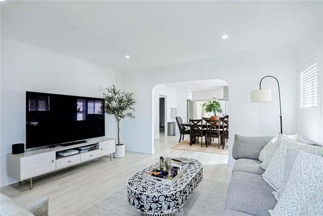 9450 S Harvard, Los Angeles, CA 90047 — photo 8 of 39