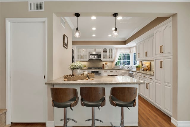 500 Via Providencia, Burbank, CA 91501 — photo 14 of 46