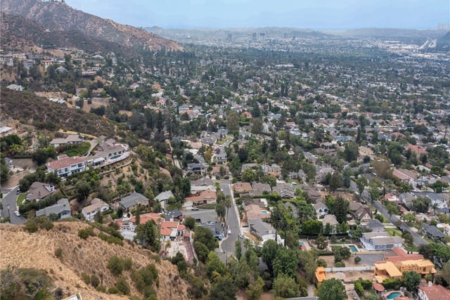 500 Via Providencia, Burbank, CA 91501 — photo 7 of 46