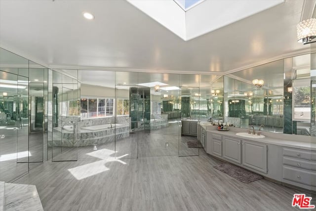 8171 Willow Glen Road, Los Angeles, CA 90046 — photo 14 of 37