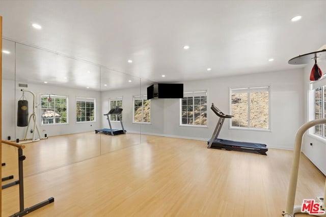 8171 Willow Glen Road, Los Angeles, CA 90046 — photo 25 of 37