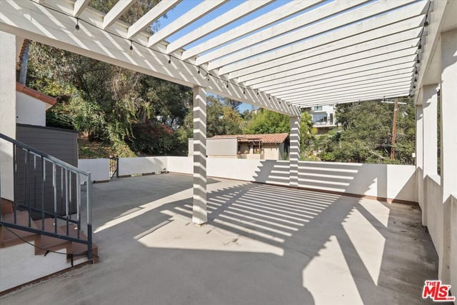 8171 Willow Glen Road, Los Angeles, CA 90046 — photo 31 of 37