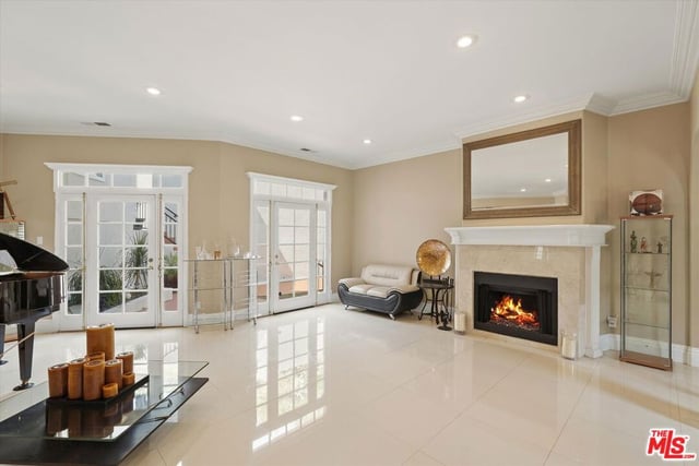 8171 Willow Glen Road, Los Angeles, CA 90046 — photo 4 of 37