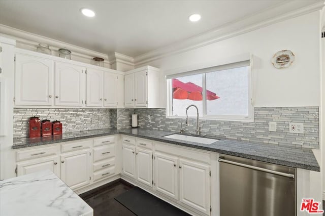 8171 Willow Glen Road, Los Angeles, CA 90046 — photo 7 of 37