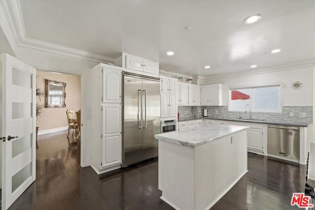 8171 Willow Glen Road, Los Angeles, CA 90046 — photo 9 of 37