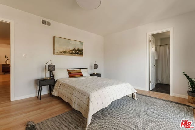 1559 Winona Boulevard F2, Los Angeles, CA 90027 — photo 20 of 34