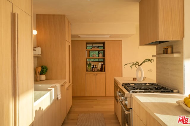 8787 Shoreham Drive 901, West Hollywood, CA 90069 — photo 10 of 19