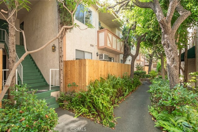 12030 Rochester 107, Los Angeles, CA 90025 — photo 2 of 22
