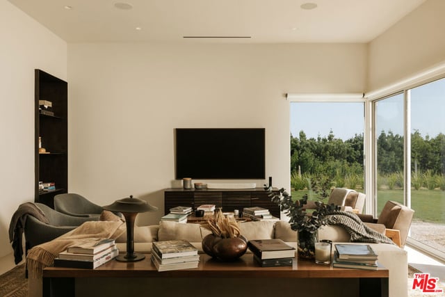 555 Vick Place, Beverly Hills, CA 90210 — photo 41 of 71