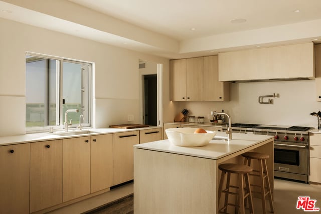 555 Vick Place, Beverly Hills, CA 90210 — photo 44 of 71
