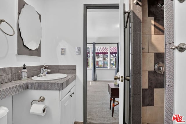 3516 S Cochran Avenue, Los Angeles, CA 90016 — photo 11 of 18
