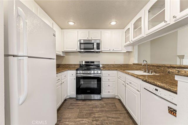 1401 N Greenbrier Road 202, Long Beach, CA 90815 — photo 7 of 34