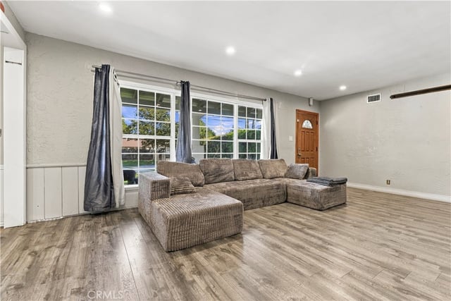9625 Orion Avenue, North Hills, CA 91343 — photo 7 of 36