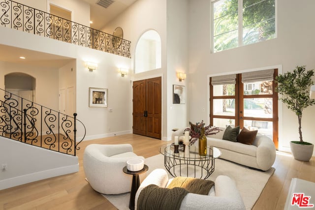 14985 Valley Vista Boulevard, Los Angeles, CA 91403 — photo 4 of 58