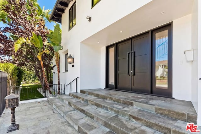 2890 Forrester Drive, Los Angeles, CA 90064 — photo 3 of 60