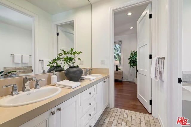 2890 Forrester Drive, Los Angeles, CA 90064 — photo 43 of 60