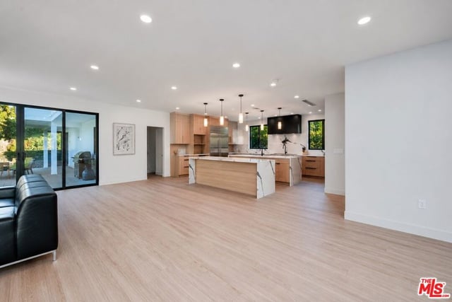 4555 Forman Avenue, Toluca Lake, CA 91602 — photo 7 of 59