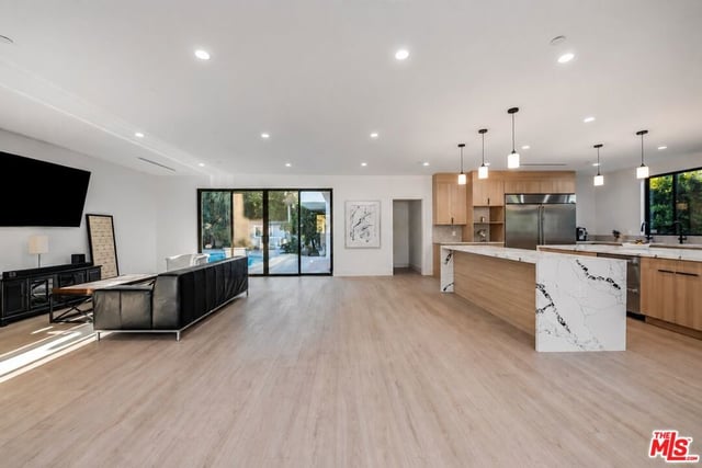 4555 Forman Avenue, Toluca Lake, CA 91602 — photo 8 of 59