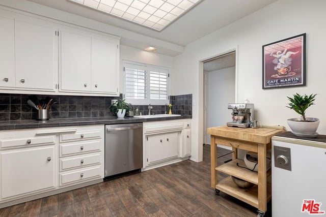 4445 Cartwright Avenue 310, Toluca Lake, CA 91602 — photo 10 of 25