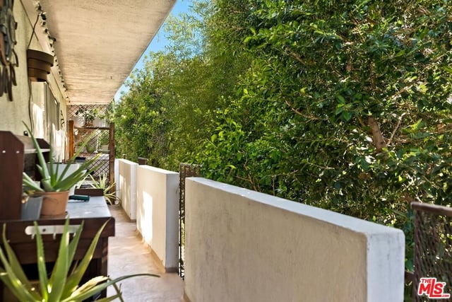 4445 Cartwright Avenue 310, Toluca Lake, CA 91602 — photo 15 of 25