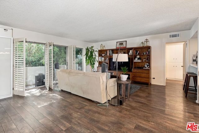 4445 Cartwright Avenue 310, Toluca Lake, CA 91602 — photo 2 of 25