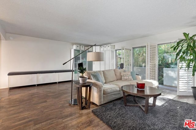 4445 Cartwright Avenue 310, Toluca Lake, CA 91602 — photo 5 of 25