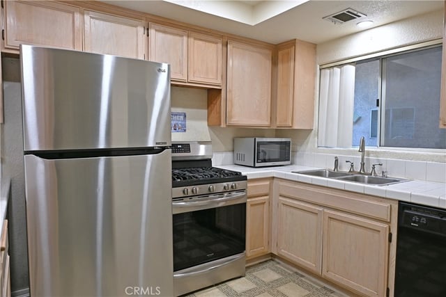 15114 Sherman Way 114, Van Nuys, CA 91405 — photo 17 of 75